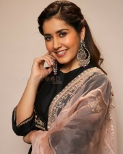 Pretty Raashi Khanna Pictures