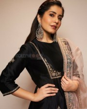 Pretty Raashi Khanna Pictures