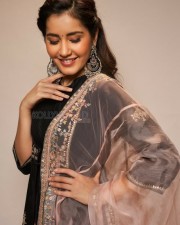 Pretty Raashi Khanna Pictures