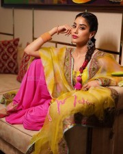 Punjabi Babe Janhvi Kapoor in a Pink and Yellow Patiala Suit Photos 03