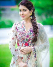 Raashi Khanna Beautiful Photoshoot Pictures