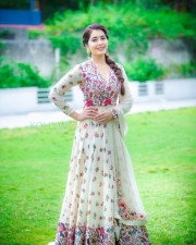 Raashi Khanna Beautiful Photoshoot Pictures