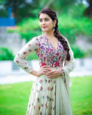 Raashi Khanna Beautiful Photoshoot Pictures