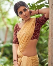 Raashi Khanna Glamourous Pictures