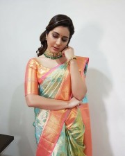 Raashi Khanna Saree Photos