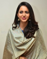 Rakul Preet Singh At Rarandi Veduka Chudam Press Meet Pictures