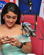 Regina Cassandra At Radio City Photos