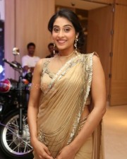 Regina Cassandra Sexy Pics