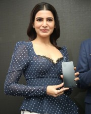 Samantha At The Launch Of Oneplus Mobiles At Big C Photos