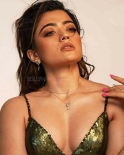 Seductive Rashmika Mandanna Cleavage Photo 01