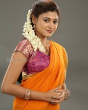 Seeni Movie Heroine Oviya Stills