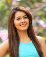 Sexy Actress Model Rashi Khanna Photos