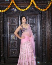 Sexy And Beautiful Raashi Khanna Saree Pictures