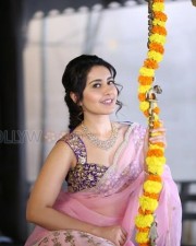 Sexy And Beautiful Raashi Khanna Saree Pictures