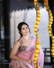 Sexy And Beautiful Raashi Khanna Saree Pictures