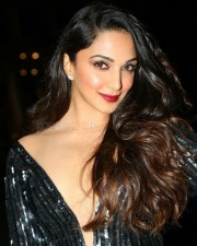 Sexy Beauty Kiara Advani Photoshoot Pictures 03