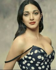 Sexy Beauty Kiara Advani Photoshoot Pictures 06