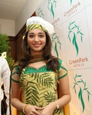 Sexy Cute Tamanna Stills