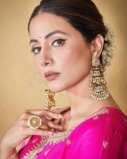 Sexy Hina Khan in Indian Traditional Wear Photos 01