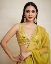 Sexy Kiara Advani in a Yellow Mustard Dress Pictures 01