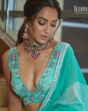 Sexy Kriti Kharbanda Cleavage in a Green Embroidered Deep V Blouse and Lehenga Set Photos 02