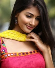 Sexy Pooja Hegde Photos