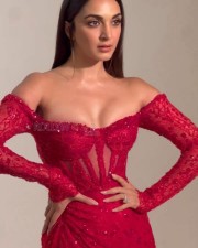 Sizzling Kiara Advani Sexy Photoshoot Stills 01