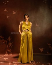 Sparkling Beauty Kajal Aggarwal in a Mustard Crop Top and High Waisted Trousers Photos 01