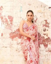 Spellbinding Kiara Advani Pictures 13