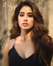 Stunning Janhvi Kapoor in a Black Mini Dress Pictures 06