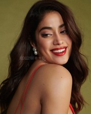 Stunning Janhvi Kapoor in a Red Figure Hugging Gown Photos 02