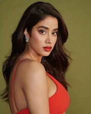 Stunning Janhvi Kapoor in a Red Figure Hugging Gown Photos 05