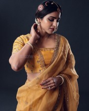 Tamil Actress Sai Dhansikha Traditional Photoshoot Stills 05