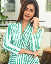 Telugu Actress Raashi Khanna Interview Pictures