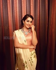 Telugu Actress Raashi Khanna New Stills