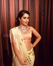 Telugu Actress Raashi Khanna New Stills