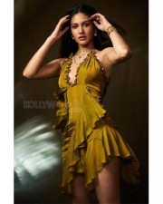 Any How Mitti Pao Actress Amyra Dastur Sexy Stills 05