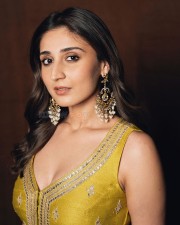 Beautiful Dhvani Bhanushali in a Golden Outfit Photos 02