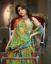 Sensuous Iswarya Menon Showing Midriff in a Green Floral Lehenga Dress Photos 04