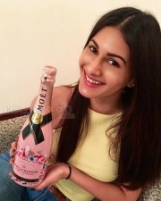 Sexy Amyra Dastur Photos