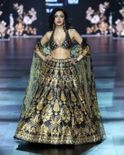 Stunning Divya Khosla Kumar at Lakme Fashion Week 2024 Pictures 03