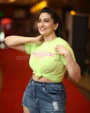 Anchor Manjusha wearing Yellow T Shirt Photos 11