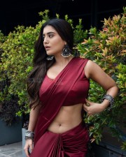 Gorgeous Rashi Singh Navel in a Crimson Red Saree Photos 02