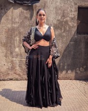 Sexy Mrunal Thakur in a Black Lehenga with Deep Neck Blouse Photos 06