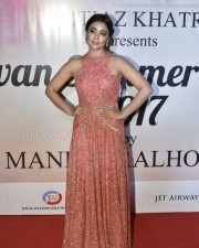 Shriya Saran New Photoshoot Pictures