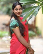 Tamil Actress Shruti Reddy Latest Photoshoot Pictures 102