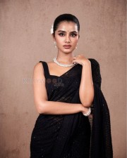 Tillu Square Heroine Anupama Parameswaran in a Black Shimmery Saree with Sleeveless Blouse Pictures 03