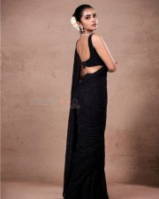 Tillu Square Heroine Anupama Parameswaran in a Black Shimmery Saree with Sleeveless Blouse Pictures 06