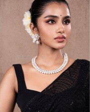 Tillu Square Heroine Anupama Parameswaran in a Black Shimmery Saree with Sleeveless Blouse Pictures 08