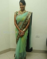 Tolly Actress Manchu Lakshmi Sexy Saree Pictures